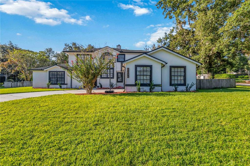 1902 PALM VIEW DRIVE