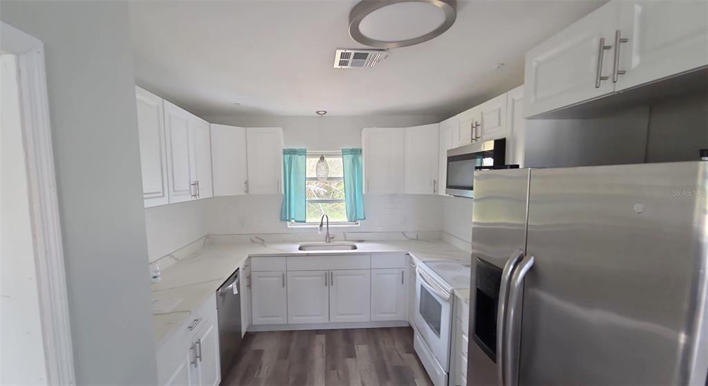 1840 GLENGARY STREET, SARASOTA, FL — photo 3 of 17