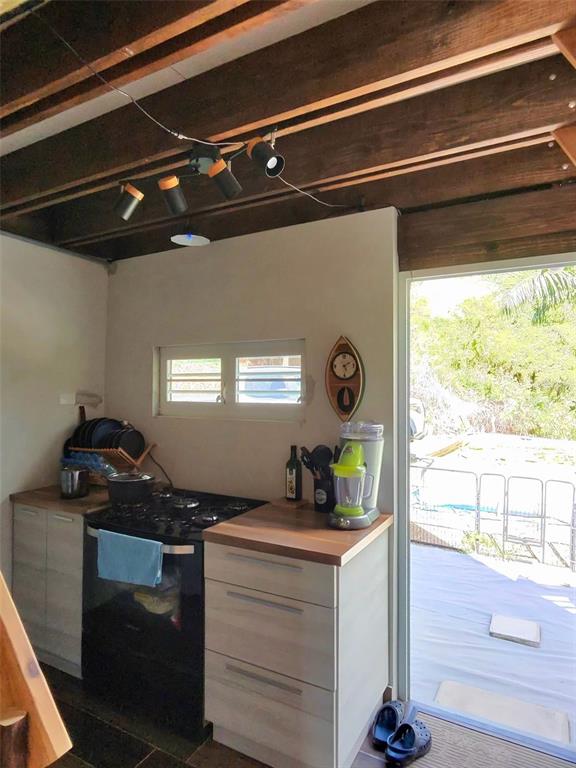 A kitchen features a gas stove, light wood cabinets, and an exposed wood beam ceiling — 717 CARR. 717, 4.2 INT, LOT 5, AIBONITO, PR