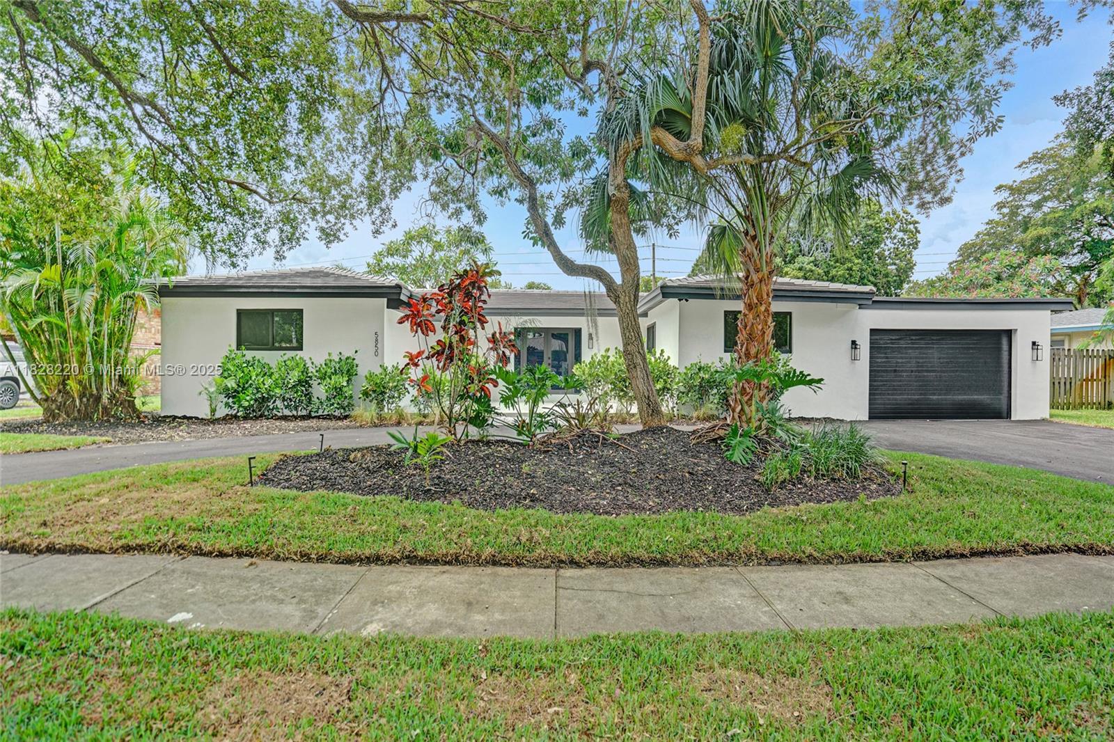5850 Rose Ter, Plantation FL 33317