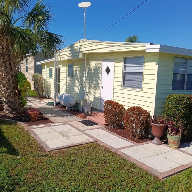 810 49TH AVENUE W, BRADENTON, FL — photo 4 of 30