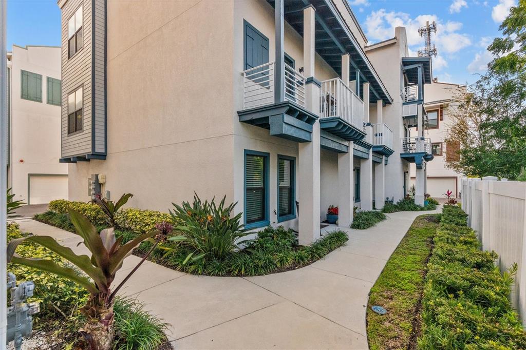 946 HIGHLAND AVENUE UNIT 27