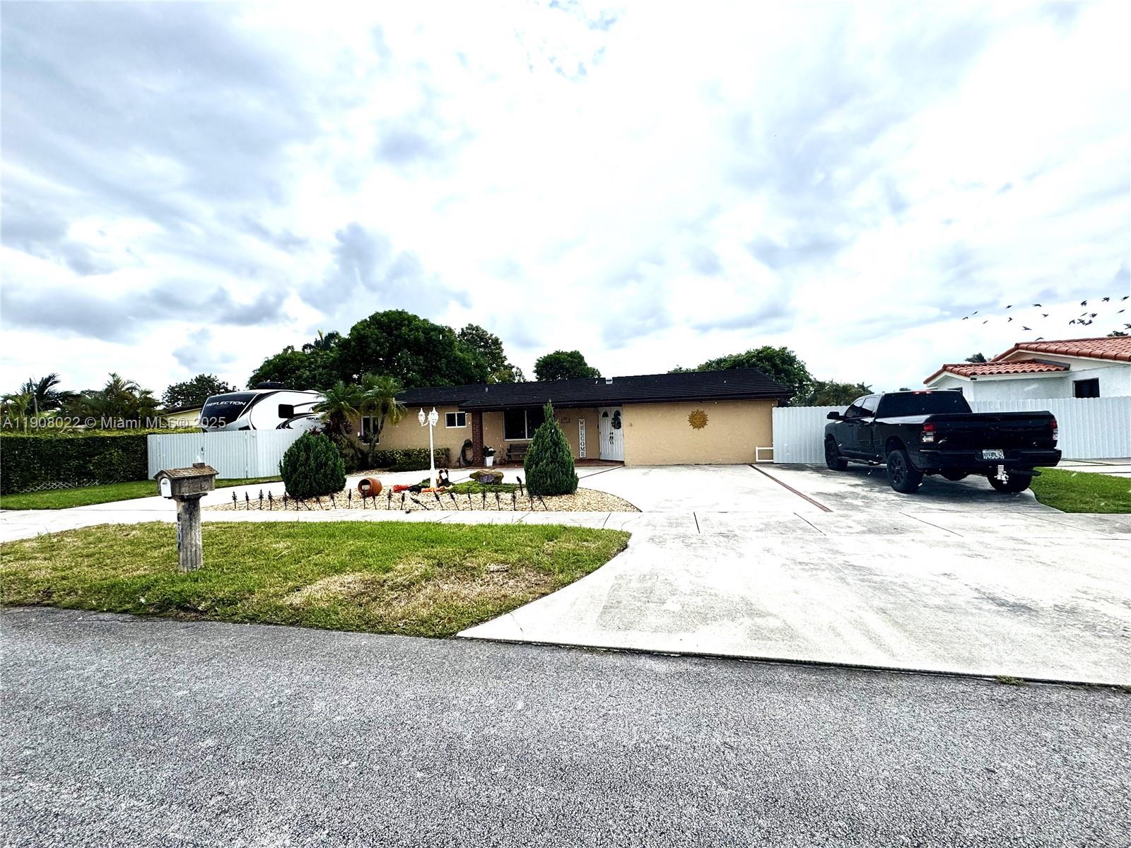 6504 SW 107th Pl, Miami FL 33173