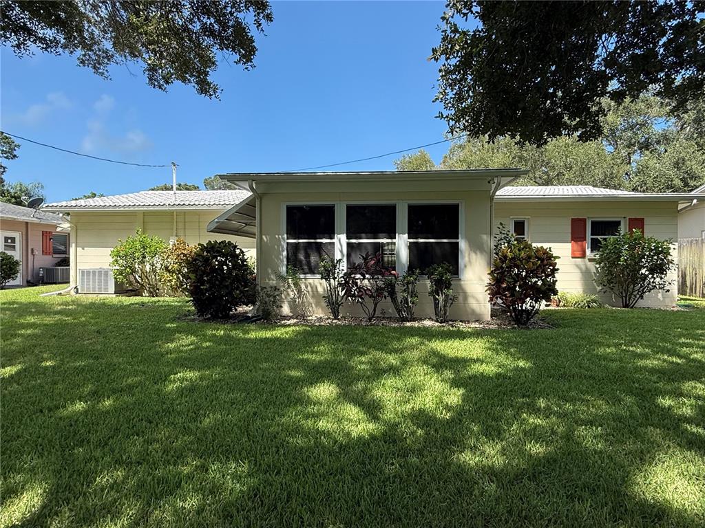 8927 LAKEWOOD DRIVE, SEMINOLE, FL — photo 4 of 8