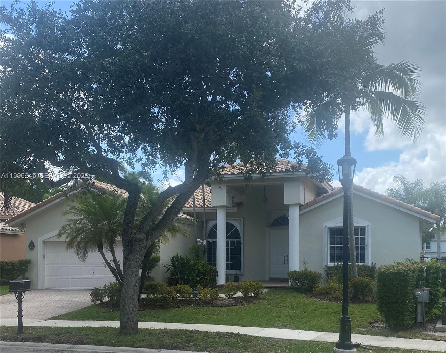 3066 Lakewood Cir, Weston FL 33332