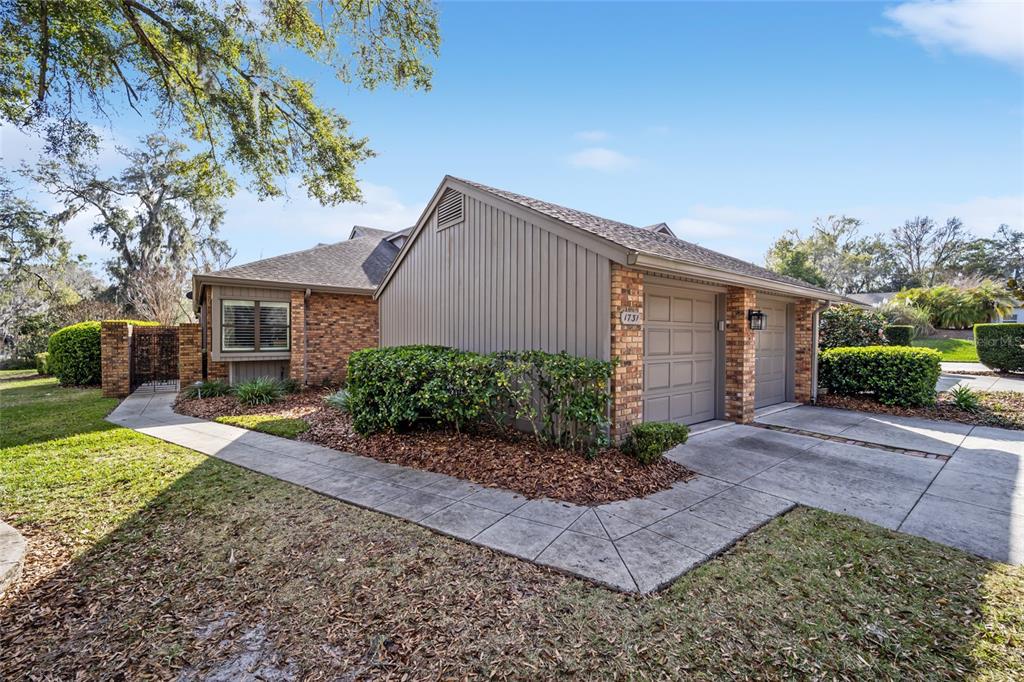 1731 SE CLATTER BRIDGE ROAD, OCALA, FL — photo 2 of 30