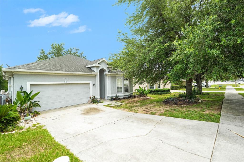 37110 HIGHLAND BLUFF CIRCLE, DADE CITY, FL — photo 2 of 30