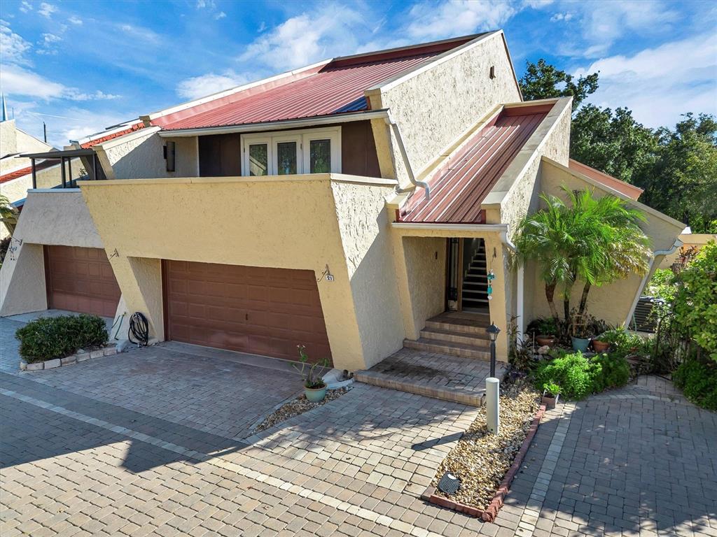 21 CASARENA COURT