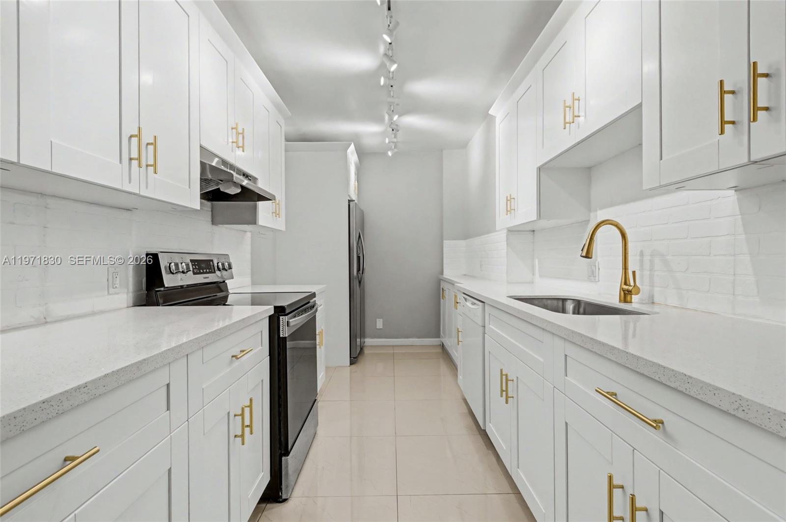 4200 Hillcrest Dr # 406, Hollywood FL 33021