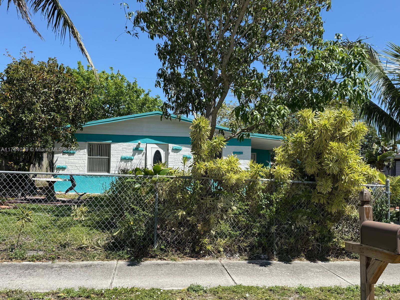 1128 W 6th St, Riviera Beach FL 33404