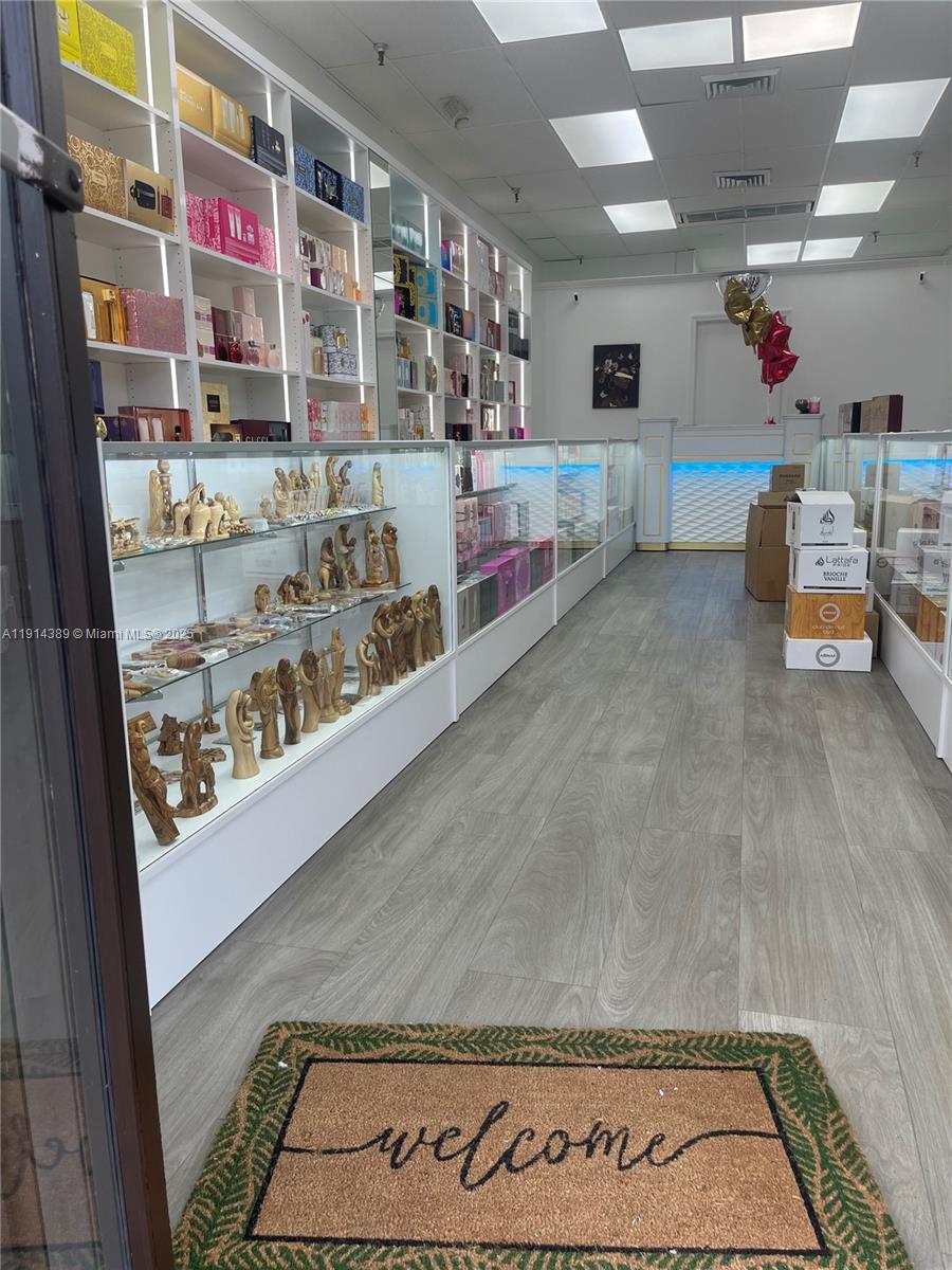 PLANTATION, FL — photo 2 of 17