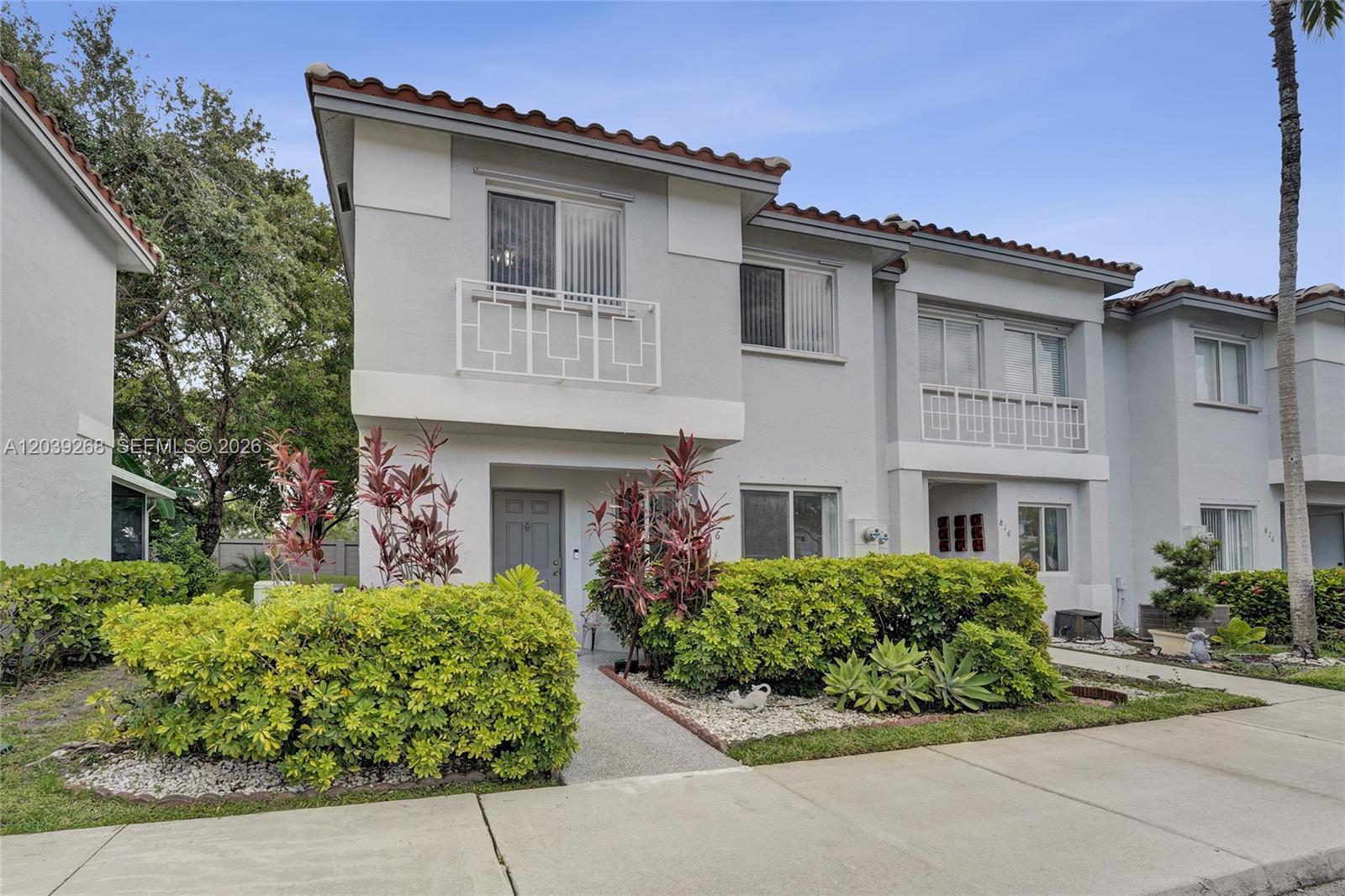 806 NW 208th Way, Pembroke Pines FL 33029