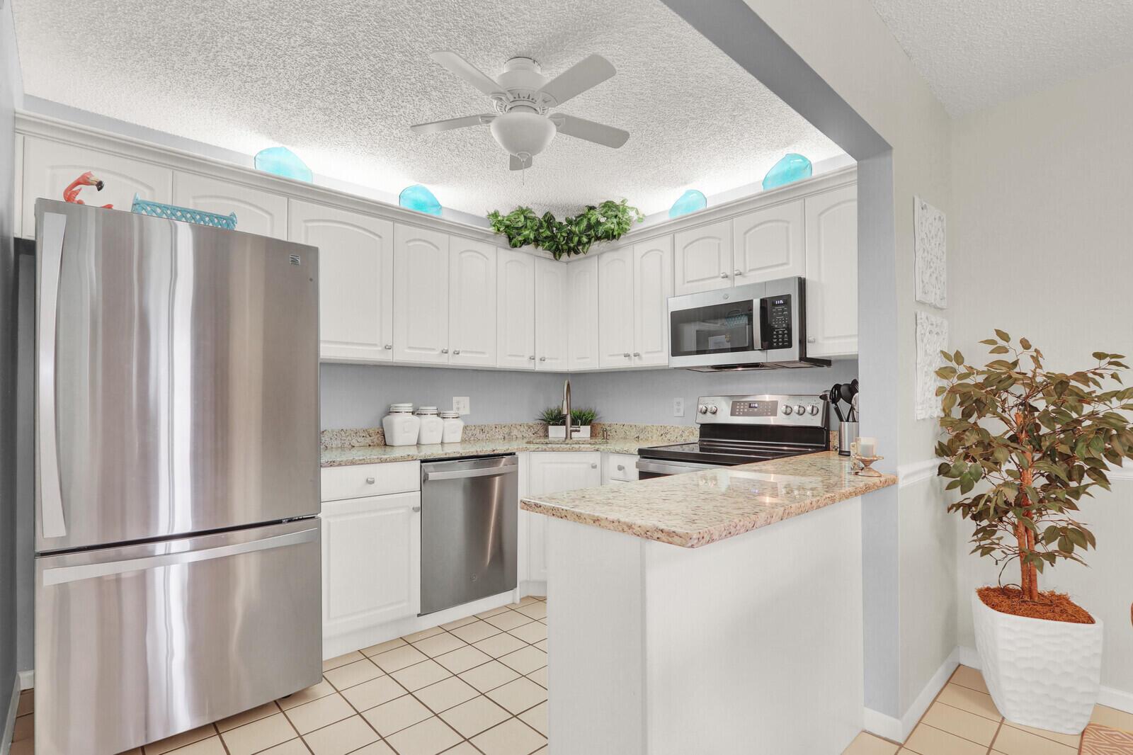 323 Knotty Pine Circle # A2, FL 33463, FL — photo 3 of 21