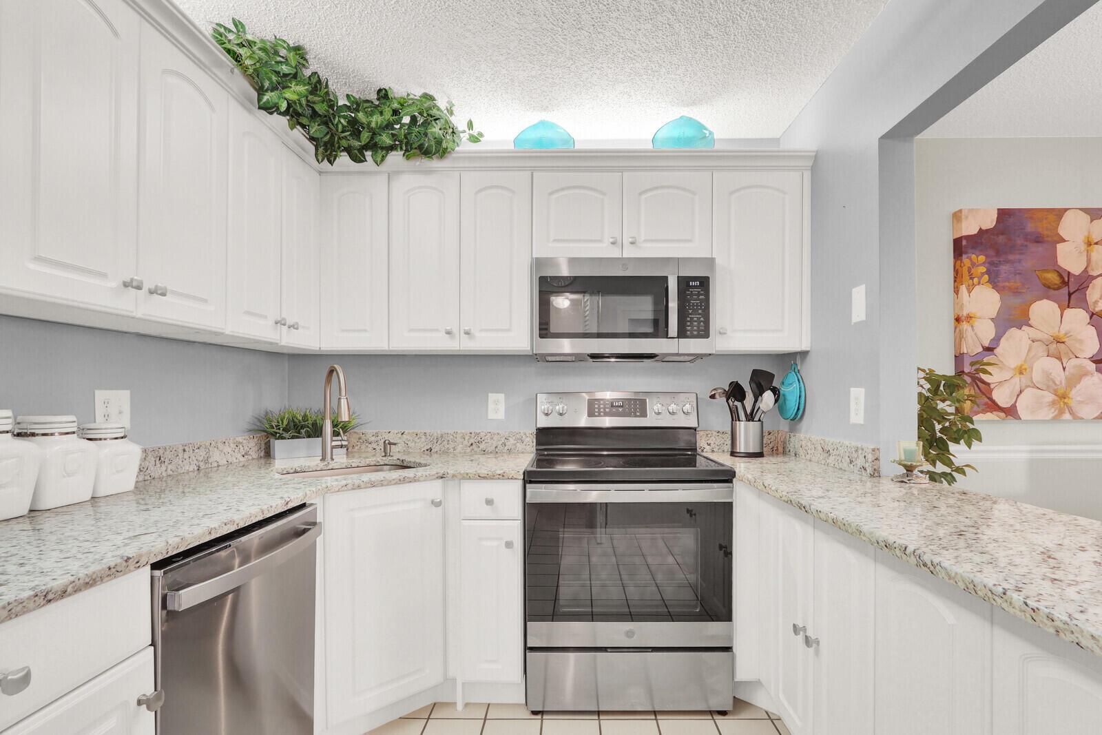 323 Knotty Pine Circle # A2, FL 33463, FL — photo 4 of 21