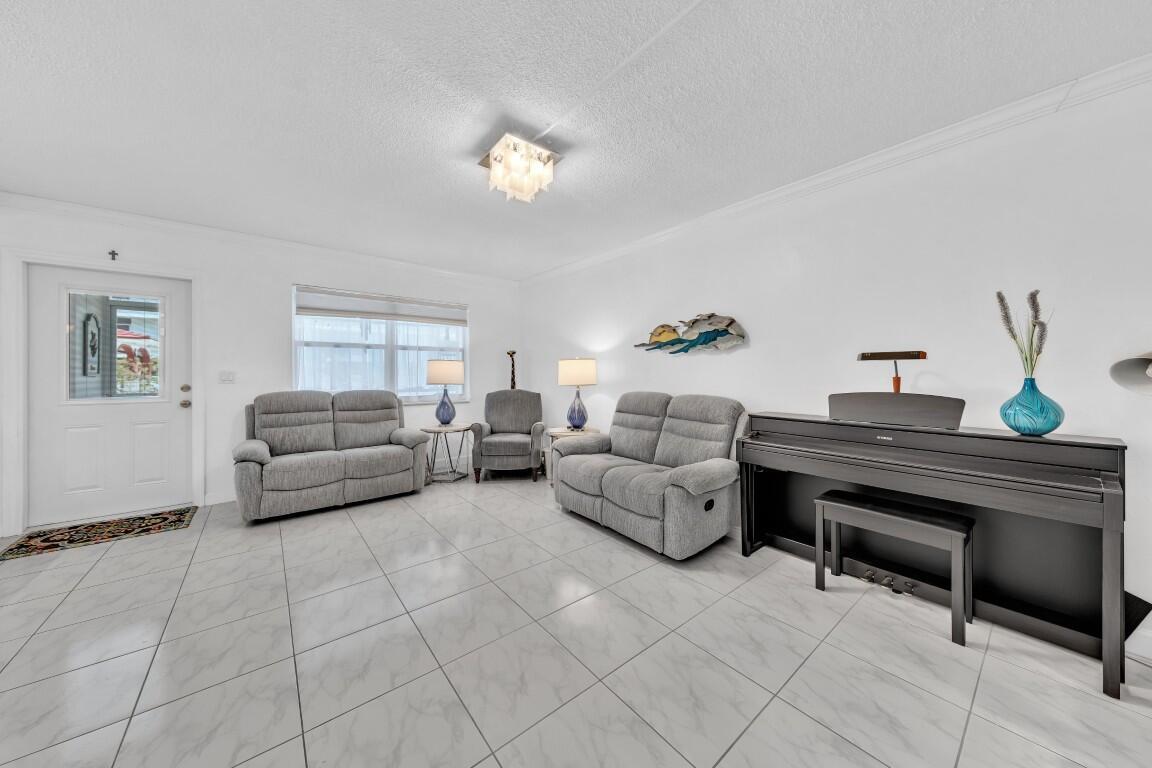 580 Egret Drive # 121, Hallandale Beach FL 33009