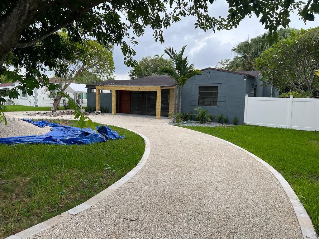 14825 Garden Dr, Miami FL 33168