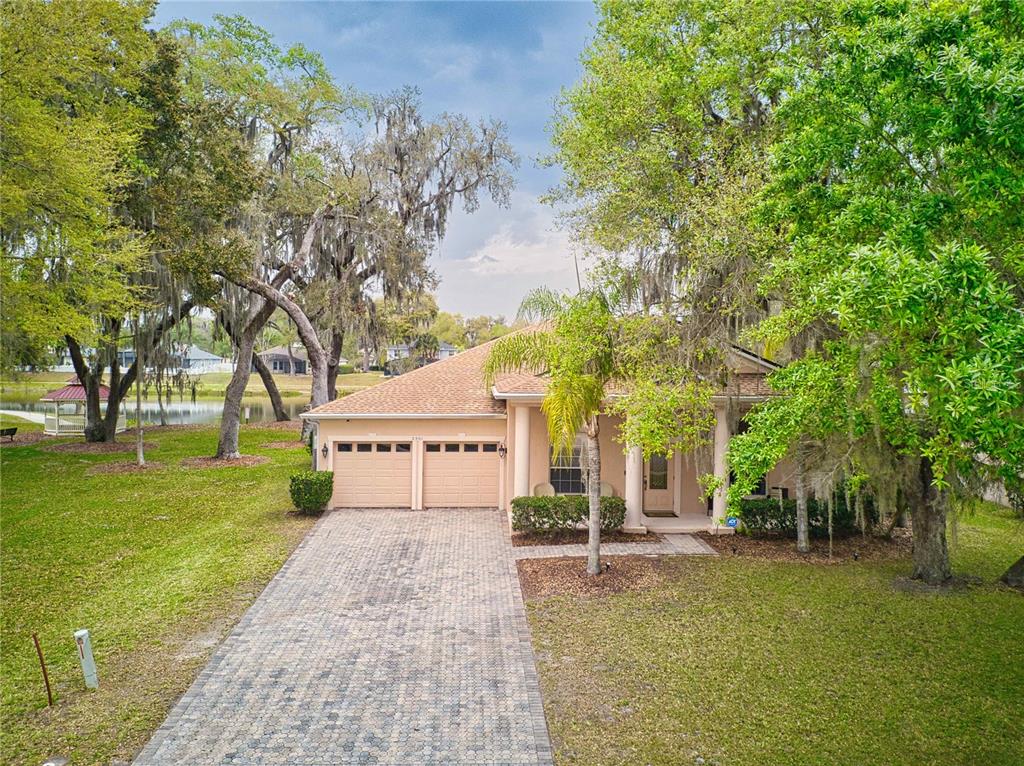 2301 RAMBLING OAKS WAY