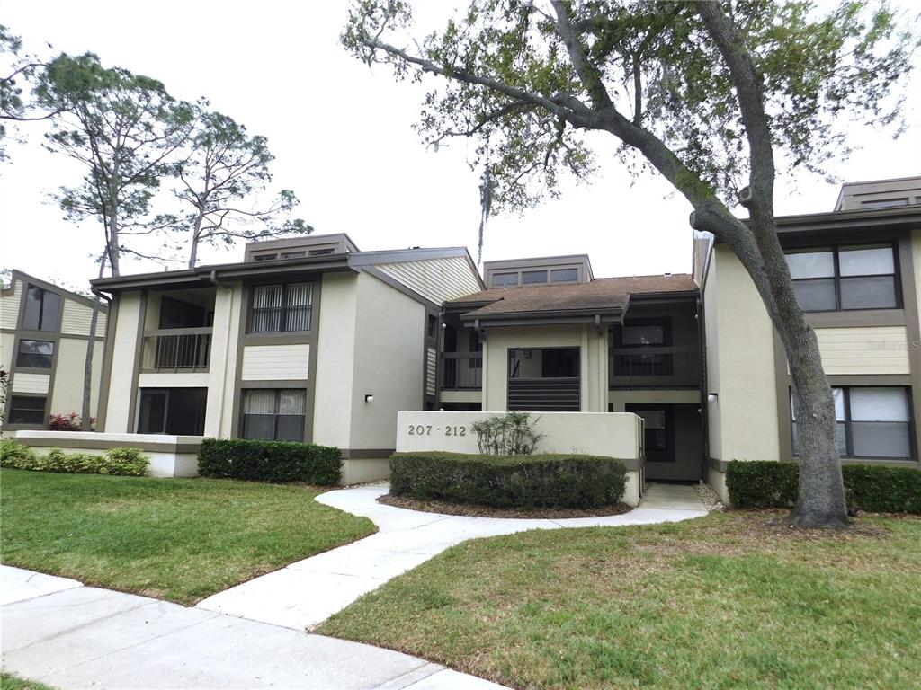 207 WOODLAKE WYNDE UNIT 207