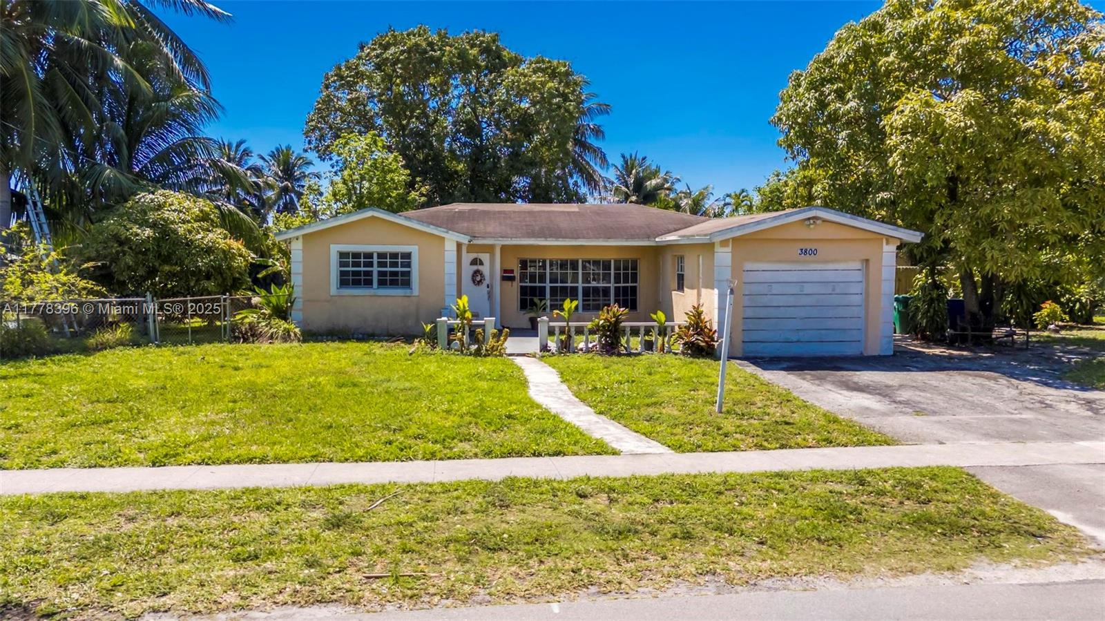 3800 NW 37th St, Lauderdale Lakes FL 33309