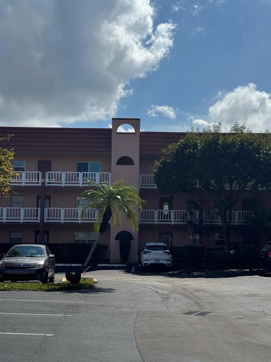 9420 Sunrise Lakes Blvd # 105, Sunrise FL 33322