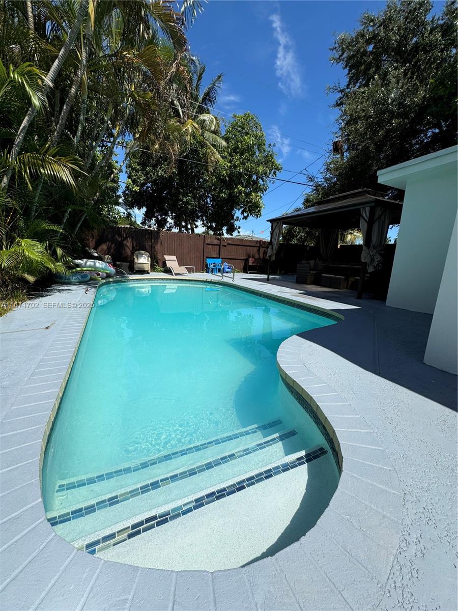 1829 NE 176th St, North Miami Beach FL 33162