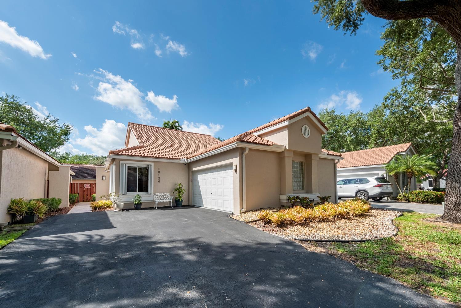 10124 NW 3rd Court, Plantation FL 33324