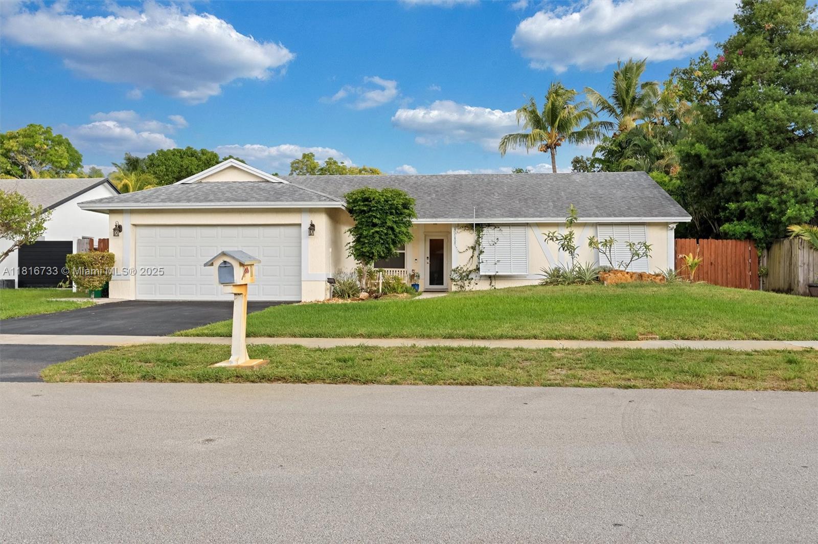 4760 SW 57th Ave, Davie FL 33314