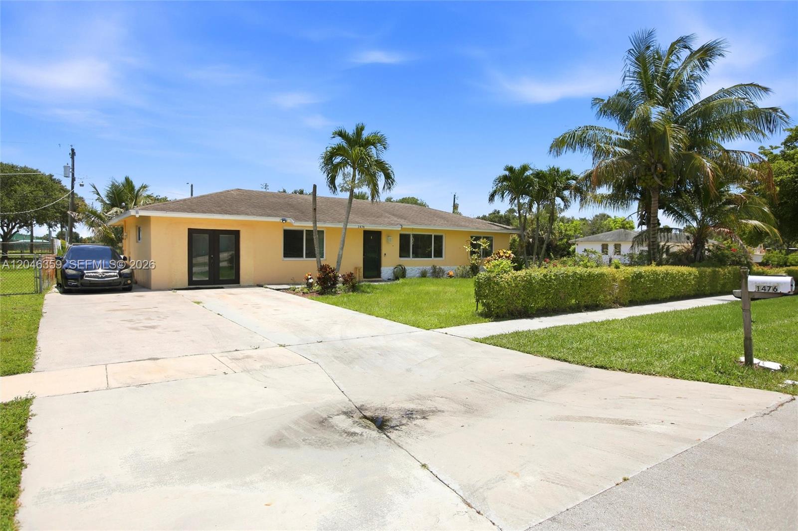 1476 N Mangonia Dr, West Palm Beach FL 33401