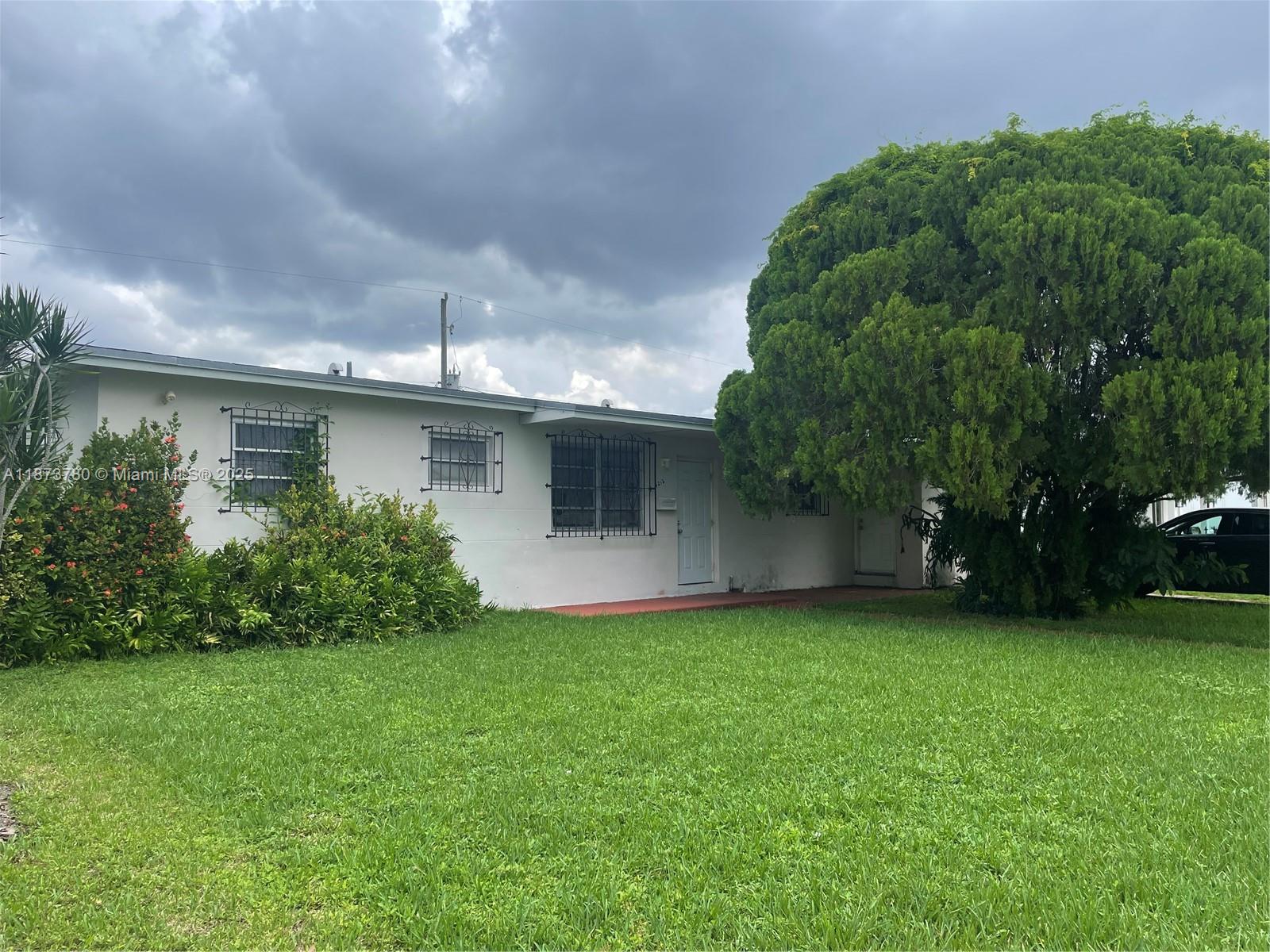 4212 SW 98th Ave, Miami FL 33165