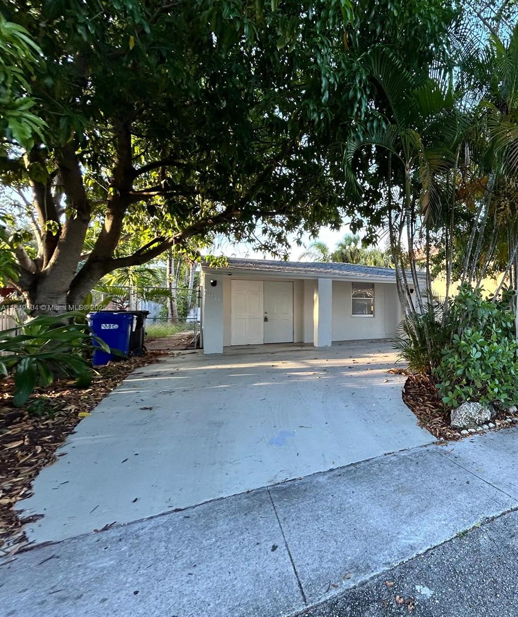 2071 NE 167th St, North Miami Beach FL 33162