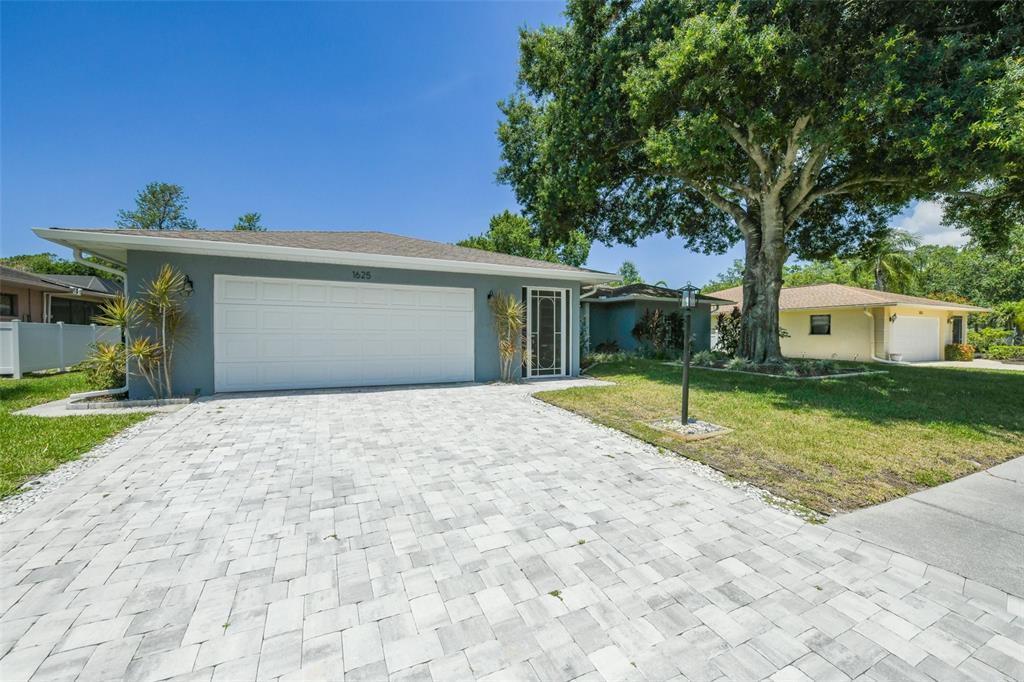 1625 BAY HILL CIRCLE