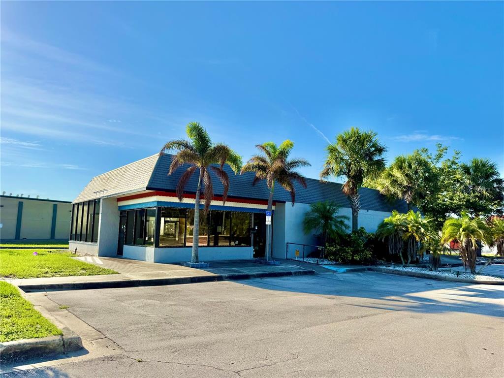 1520 LAKEVIEW DRIVE