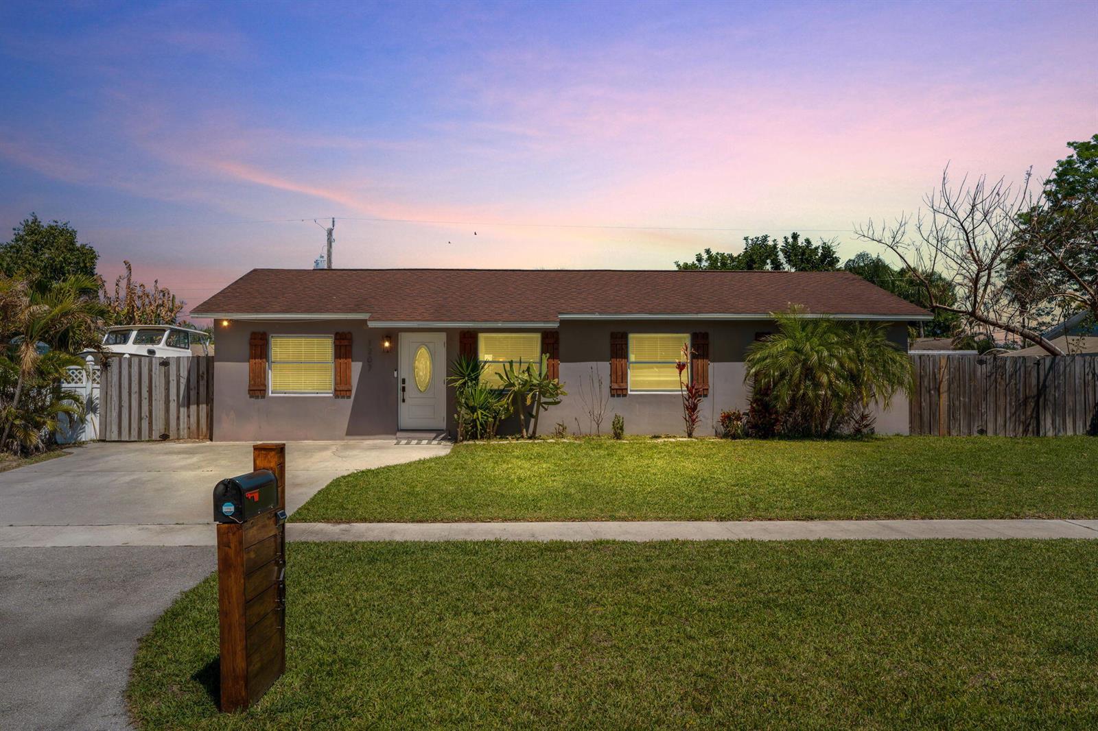 1207 Sioux Street, Jupiter FL 33458