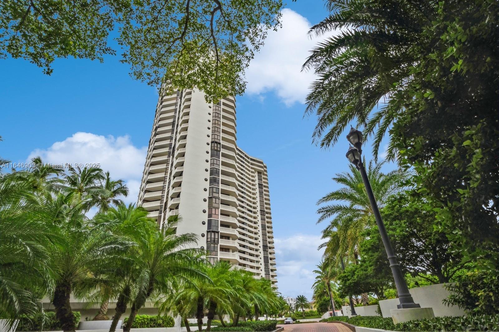 1000 W Island Blvd # 2804, Aventura FL 33160