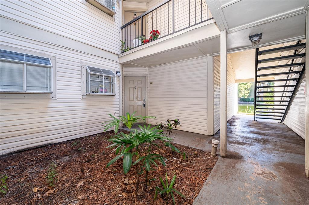 1940 LAKE ATRIUMS CIRCLE UNIT 90
