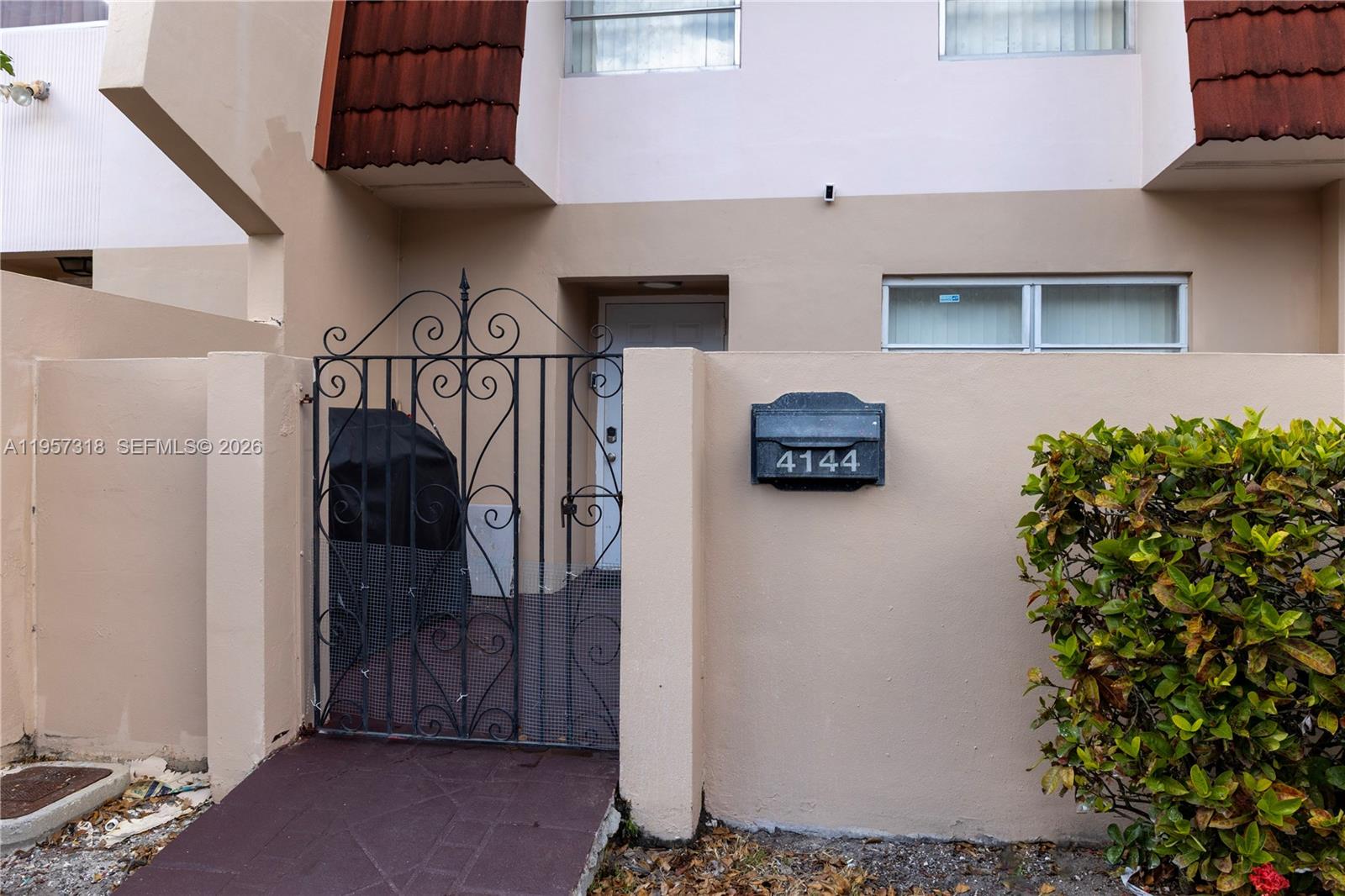 4144 Inverrary Dr # 15G, Lauderhill FL 33319