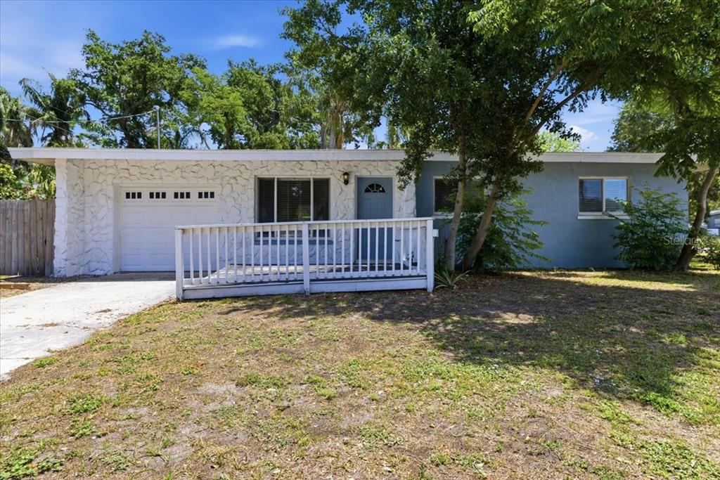 1317 LADY MARION LANE