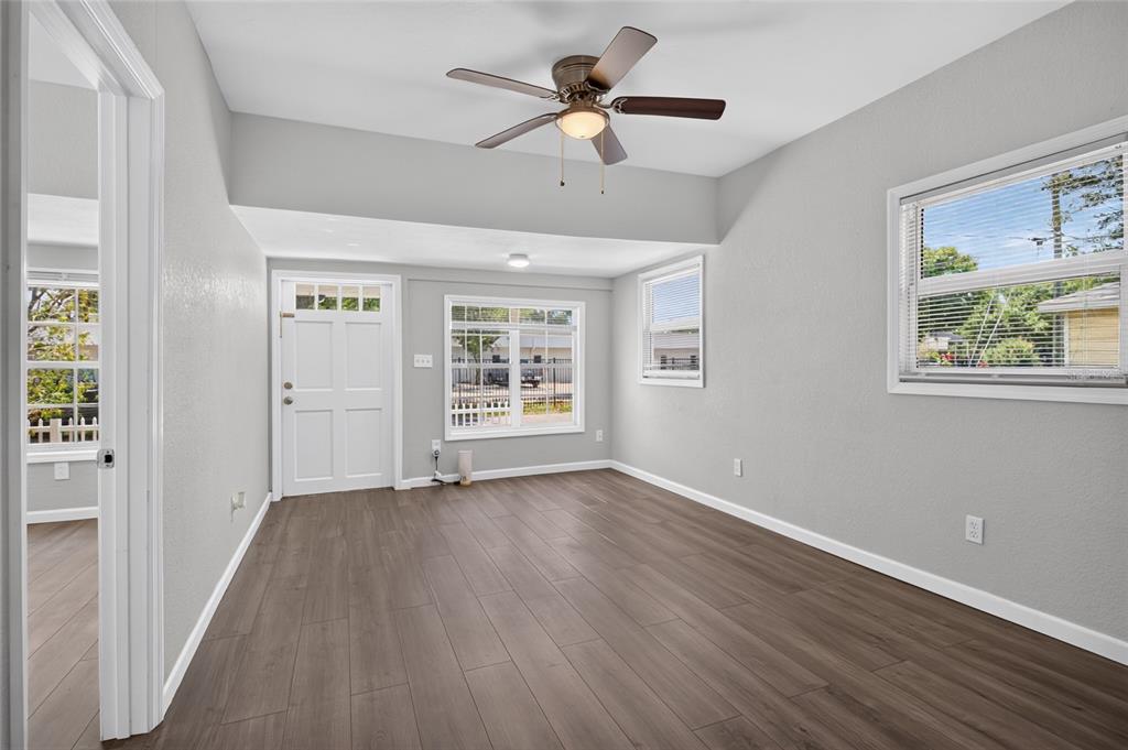 411 12TH AVENUE E, BRADENTON, FL — photo 3 of 27