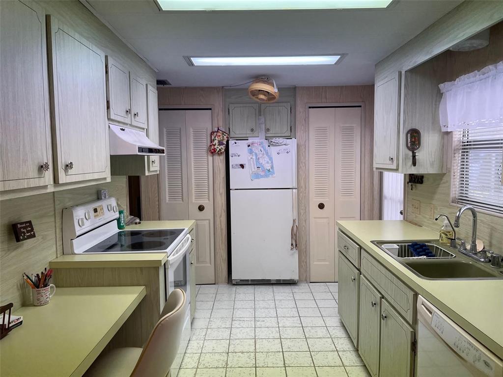 201 ROYAL PALM CIRCLE, LARGO, FL — photo 3 of 28