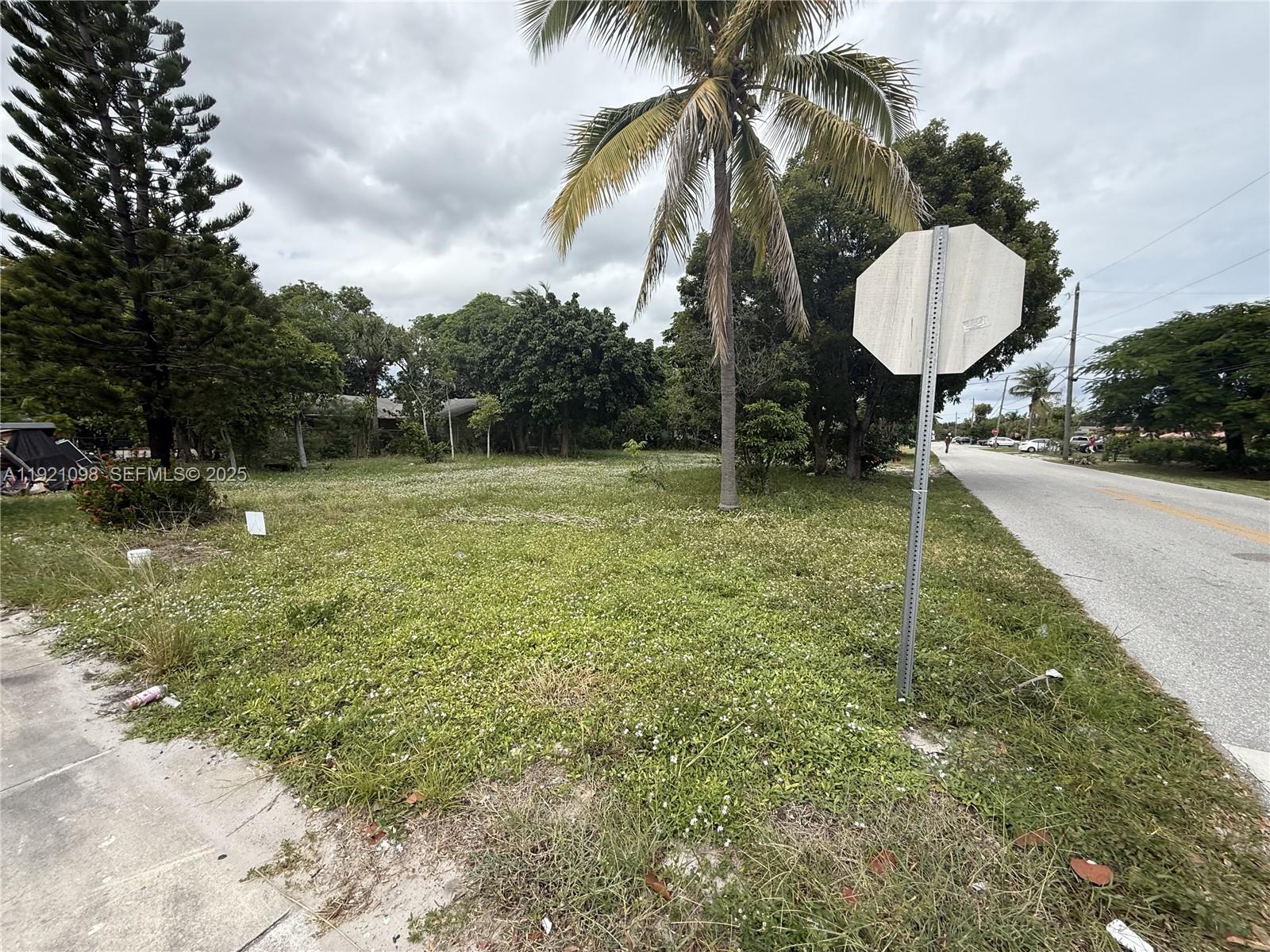 201 NW 11th St, Pompano Beach FL 33060