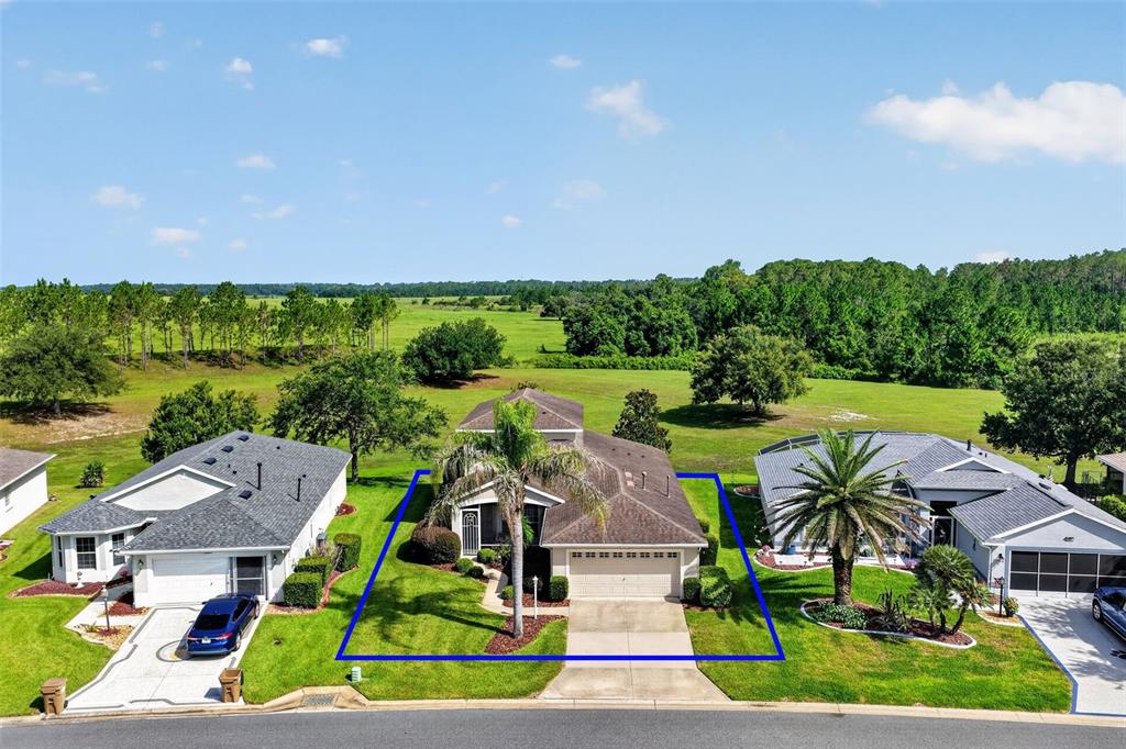 An aerial view shows a single-story suburban house with a blue outline on the lot — 5401 SIR CHURCHILL DRIVE, LEESBURG, FL