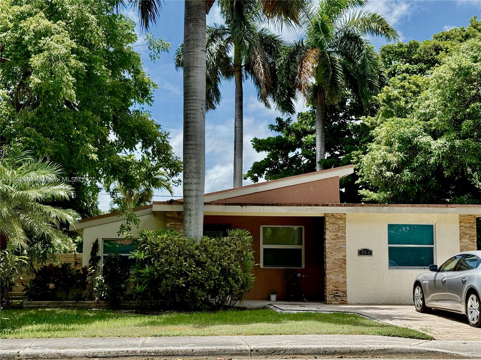 960 NE 82nd St, Miami FL 33138