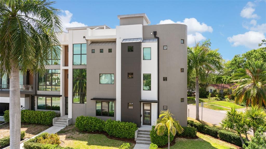 92 W DAVIS BOULEVARD
