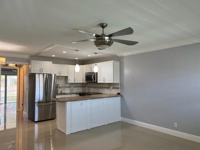 A kitchen with white cabinets, granite countertops, stainless steel appliances, and a ceiling fan — 800 W Horizons W # 211, Boynton Beach FL 33435, BOYNTON BEACH, FL