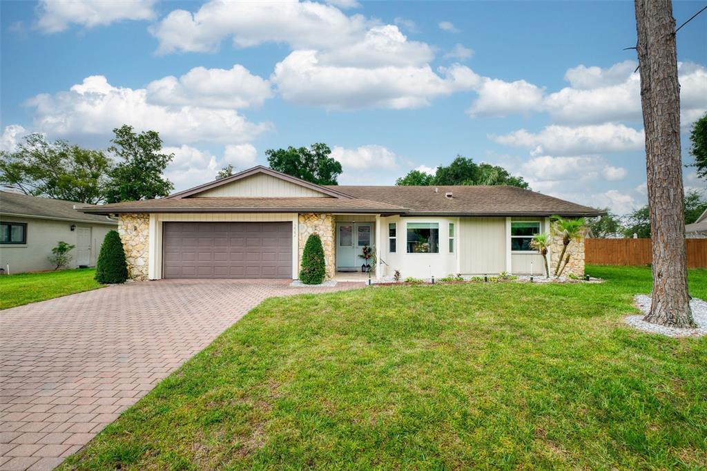 222 W COTTESMORE CIRCLE