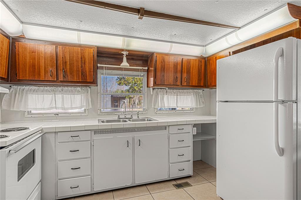 1302 ARROYO PARKWAY, ORMOND BEACH, FL — photo 5 of 20