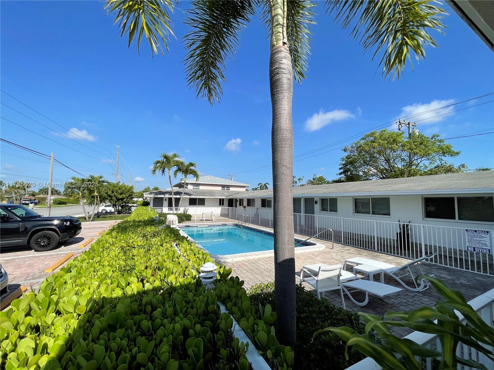 231 SW 15th St # 8, Pompano Beach FL 33060