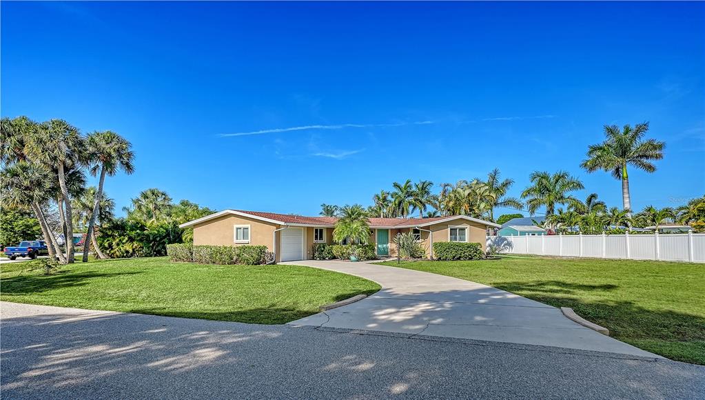 6620 AVENUE C, SARASOTA, FL — photo 3 of 30