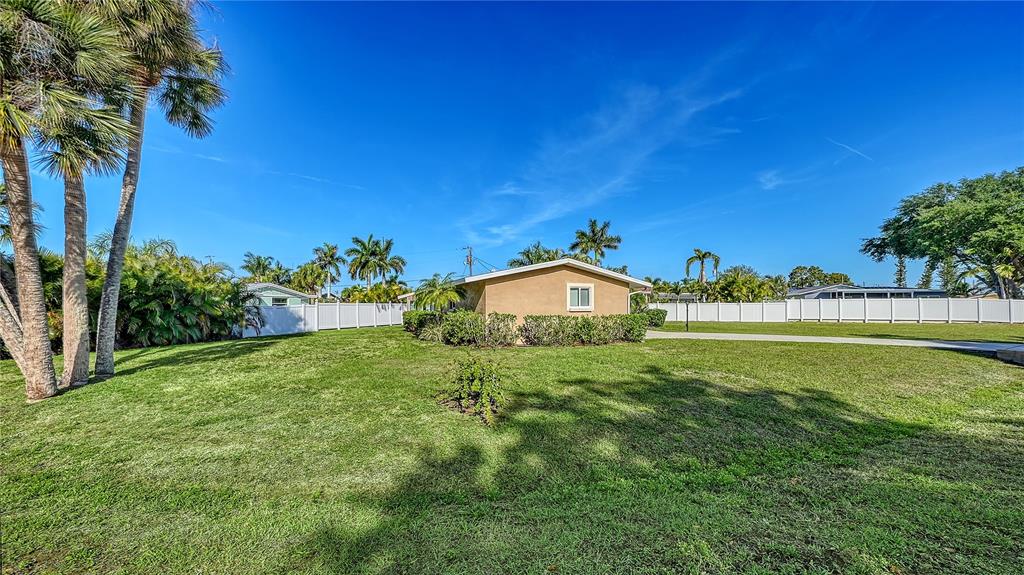 6620 AVENUE C, SARASOTA, FL — photo 4 of 30