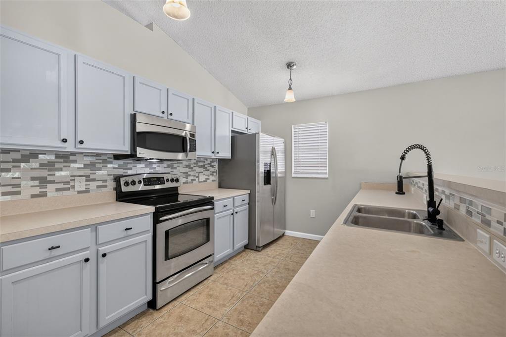 2225 SANDRIDGE CIRCLE, EUSTIS, FL — photo 4 of 22